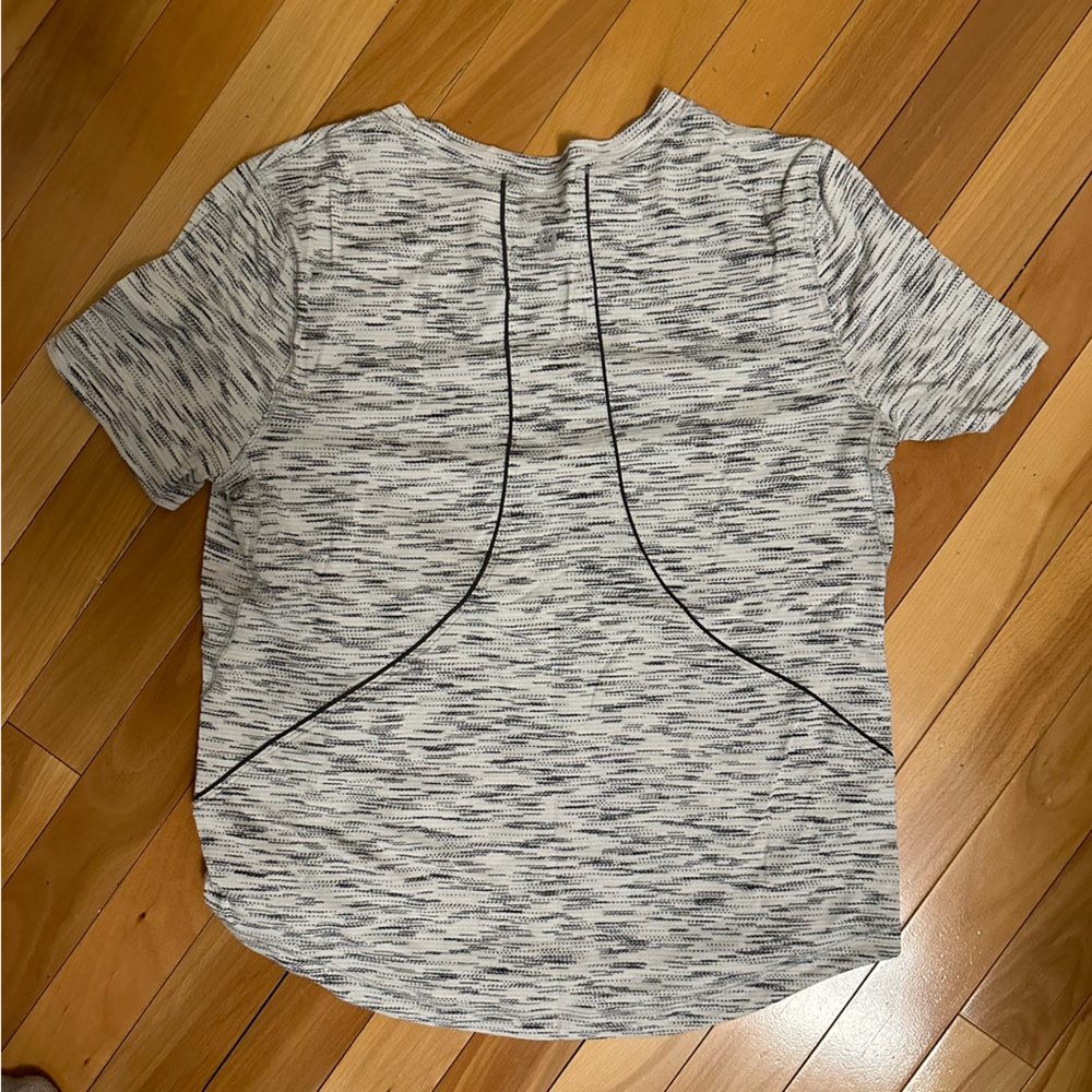 Lululemon T-Shirt